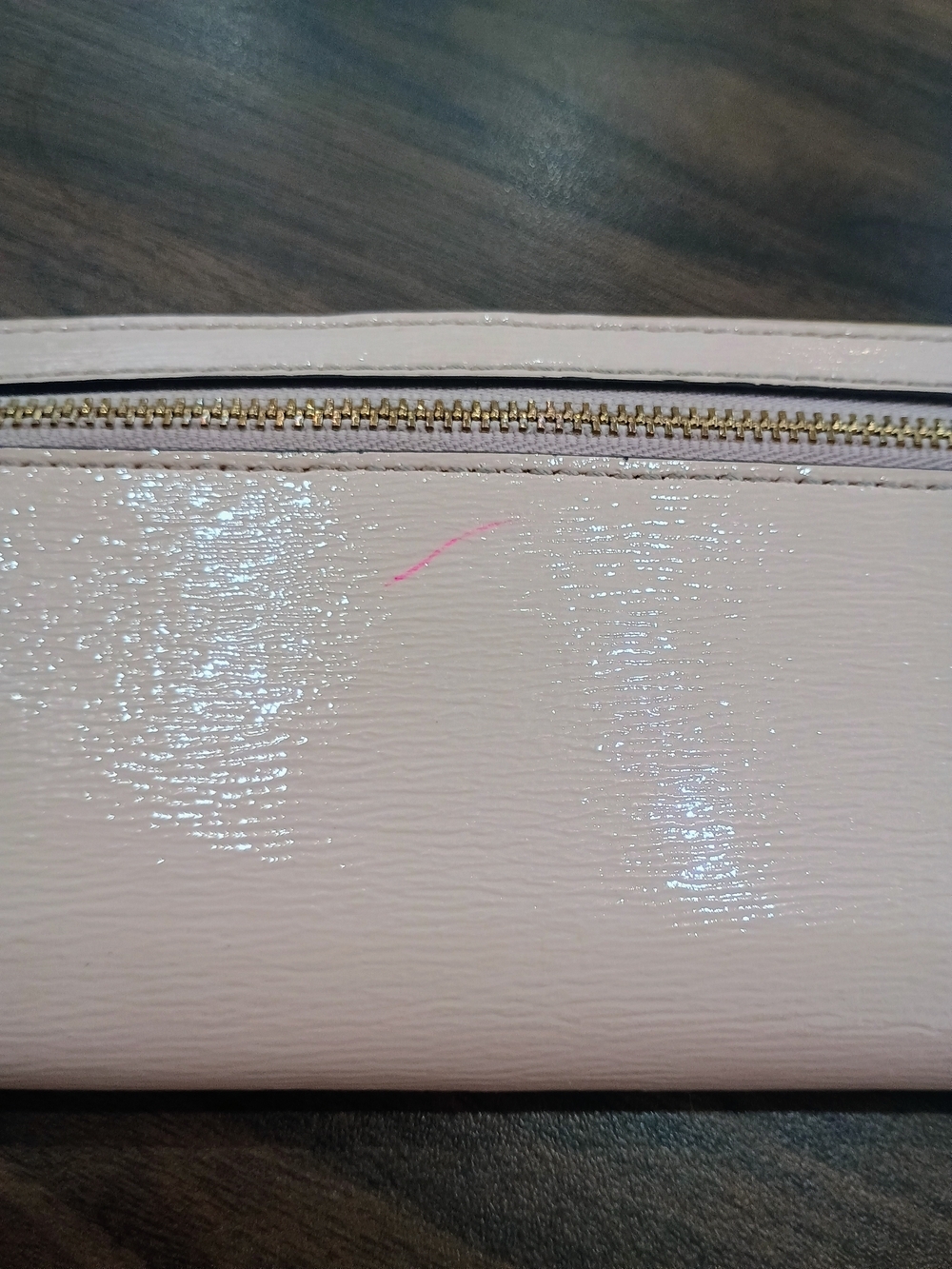 Tory Burch Patent Leather Zip Wallet in Light Cream with Gold Logo - Picture 4 of 12